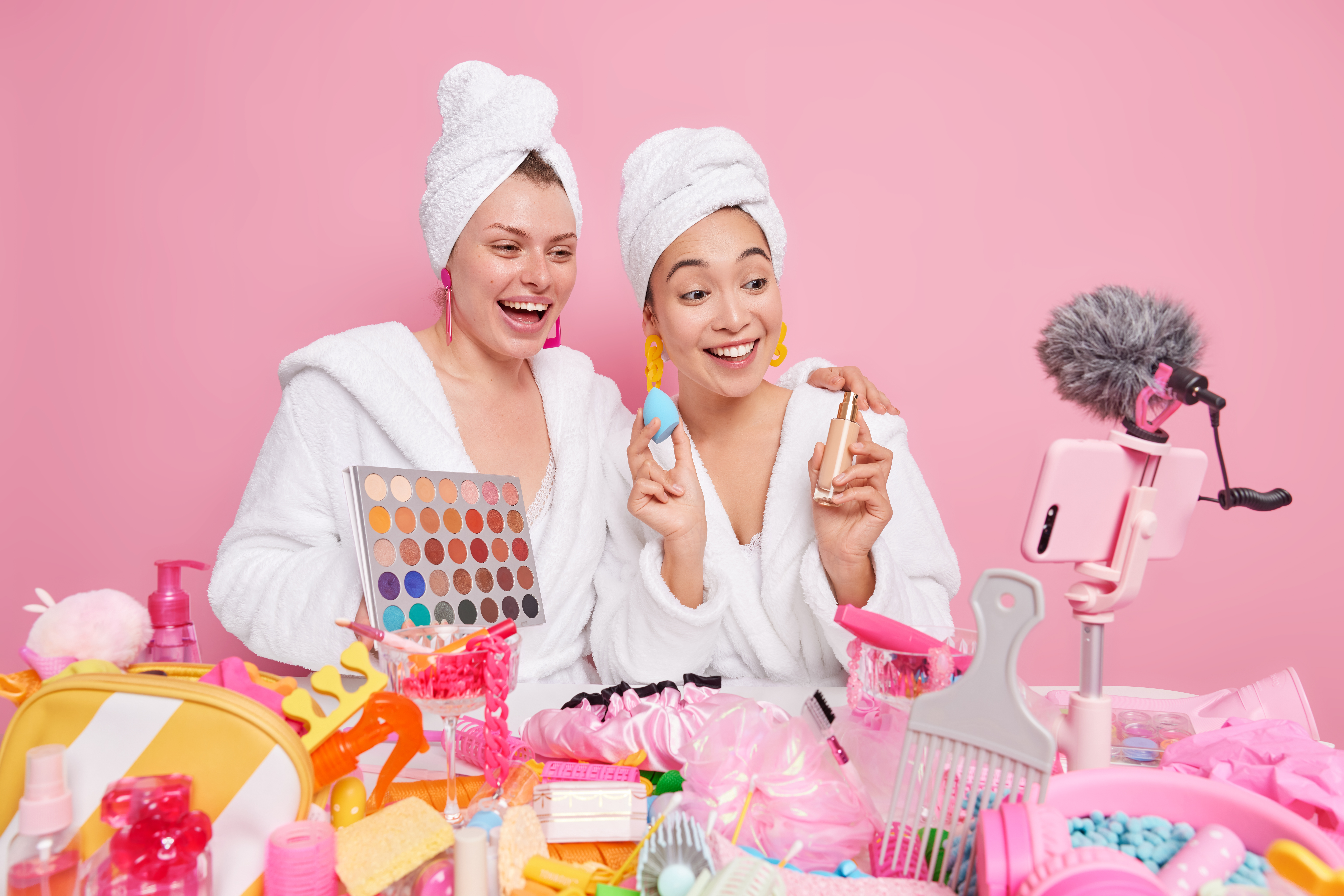 Two Happy Women Creat Beuth Blog Content Talk About Cosmetic Products Holds Colorful Eyeshadow Palette And Foundation Gives Make Up And Skin Care Tips To Followers Record Live Streaming Video - Contabilidade digital em São Paulo – SP